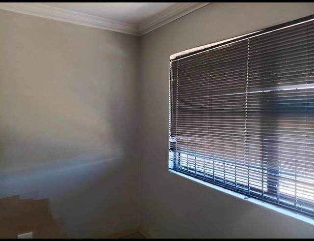 3 BEDROOM PROPERTY TO RENT IN PEERLESS PARK NORTH